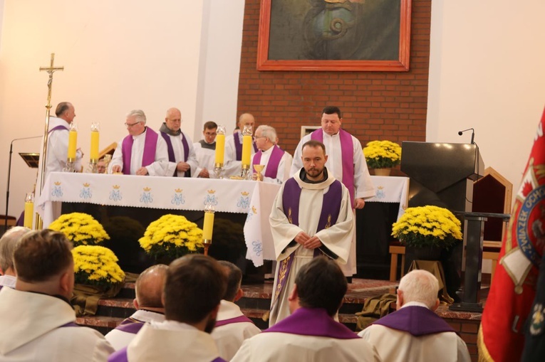 Ostatnie pożegnanie o. Krzysztofa Janasa OFMConv w Harmężach