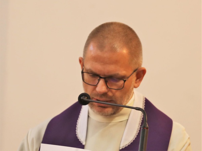 Ostatnie pożegnanie o. Krzysztofa Janasa OFMConv w Harmężach