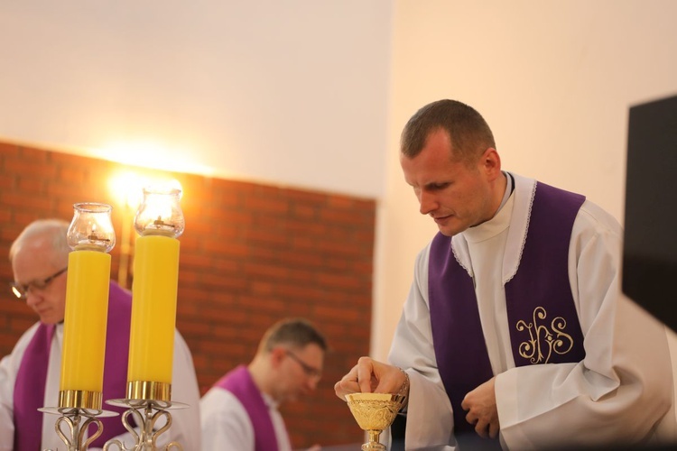 Ostatnie pożegnanie o. Krzysztofa Janasa OFMConv w Harmężach