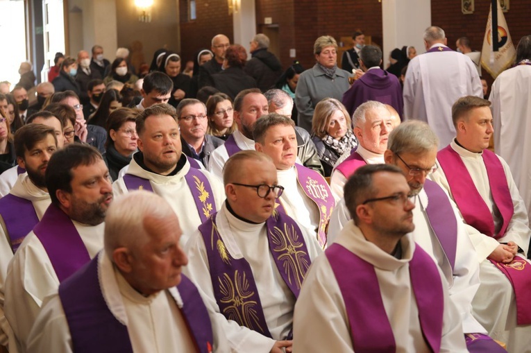 Ostatnie pożegnanie o. Krzysztofa Janasa OFMConv w Harmężach
