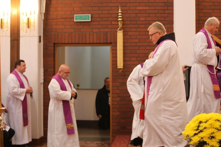 Ostatnie pożegnanie o. Krzysztofa Janasa OFMConv w Harmężach