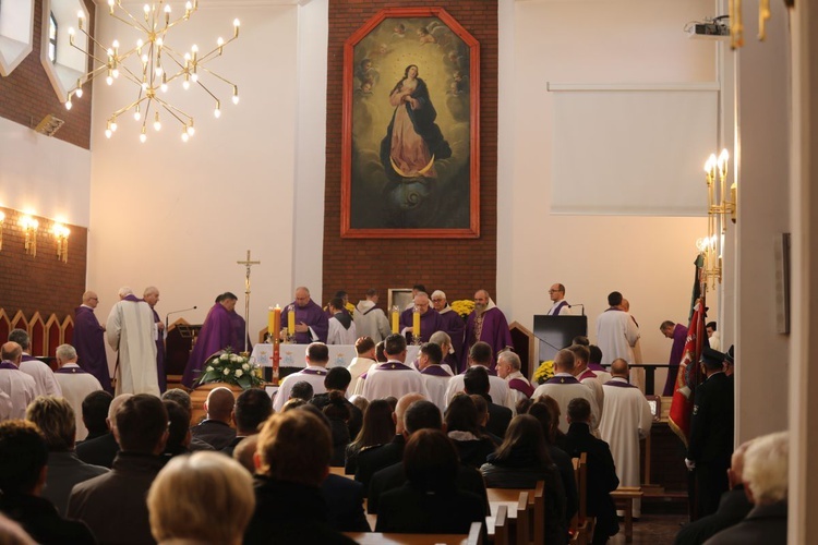 Ostatnie pożegnanie o. Krzysztofa Janasa OFMConv w Harmężach