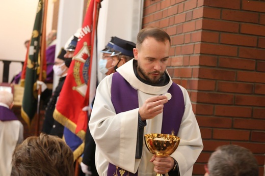 Ostatnie pożegnanie o. Krzysztofa Janasa OFMConv w Harmężach