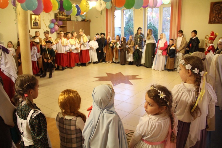 Borzęcin. Bal wszystkich świętych