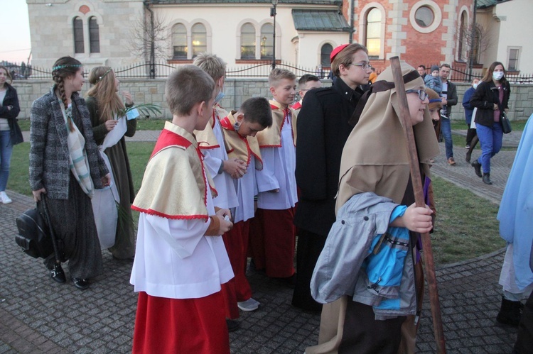 Borzęcin. Bal wszystkich świętych