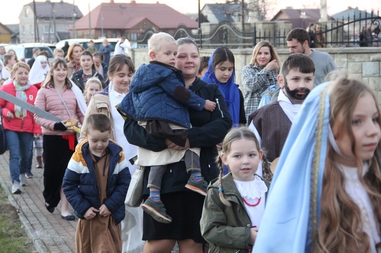 Borzęcin. Bal wszystkich świętych