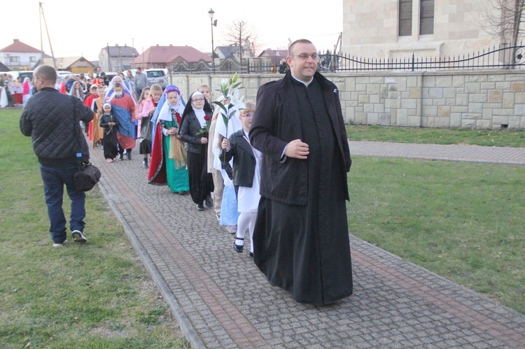 Borzęcin. Bal wszystkich świętych