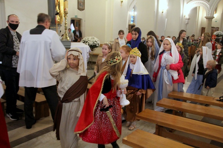 Borzęcin. Bal wszystkich świętych