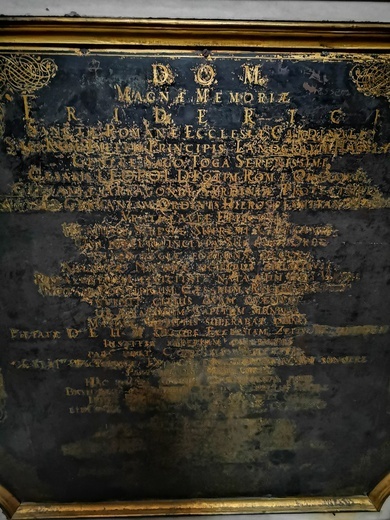 Katedralne krypty i epitafia