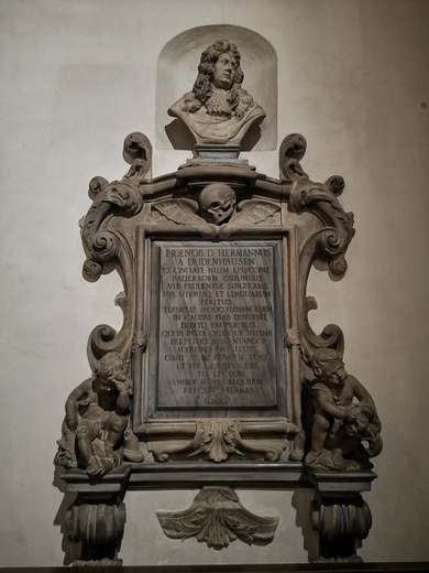 Katedralne krypty i epitafia