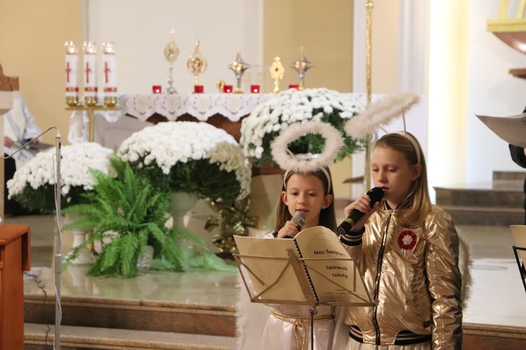 Ostatni wieczór października wierni z kutnowskich parafii postanowili spędzić wśród świętych i aniołów.