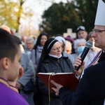 Świdnica. Msza św. i procesja różańcowa z bp. Markiem Mendykiem