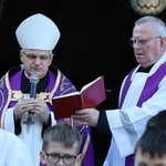 Świdnica. Msza św. i procesja różańcowa z bp. Markiem Mendykiem