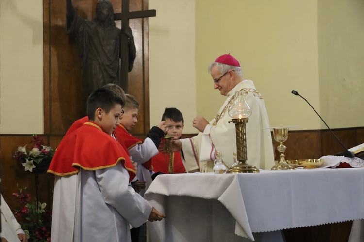 Świdnica. Msza św. i procesja różańcowa z bp. Markiem Mendykiem