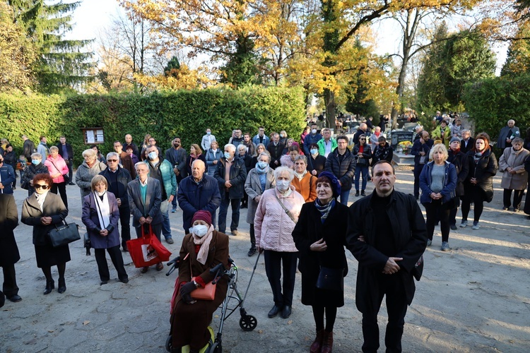 Świdnica. Msza św. i procesja różańcowa z bp. Markiem Mendykiem