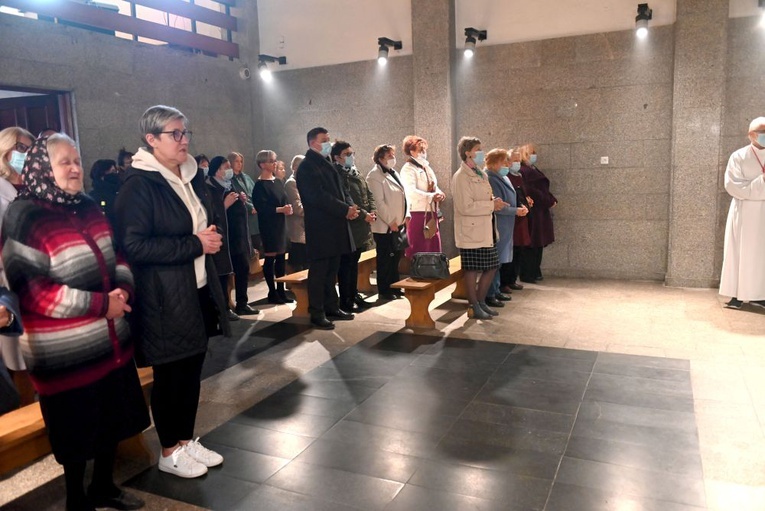 Świdnica. Msza św. i procesja różańcowa z bp. Adamem Bałabuchem