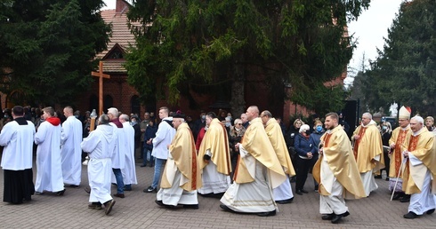 Uroczystość Wszystkich Świętych na koszalińskim cmentarzu