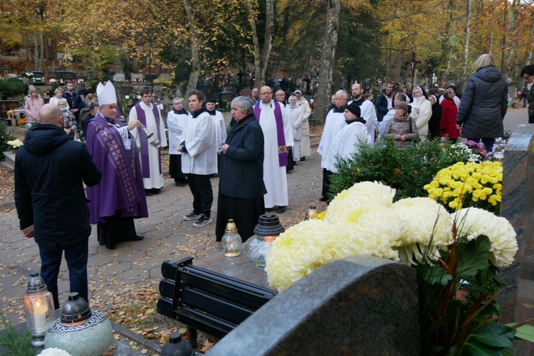 Modlitwa na gdańskim cmentarzu Srebrzysko