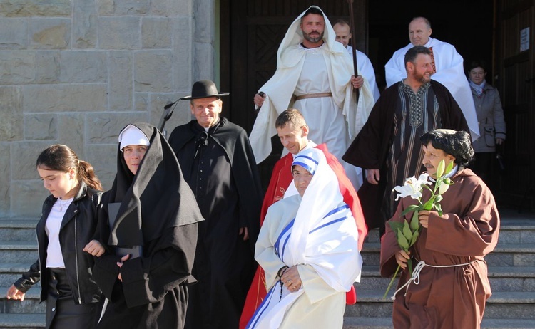 "Holy Wins" - święci odwiedzili parafię w Wieprzu koło Żywca