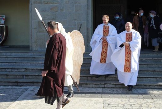 "Holy Wins" - święci odwiedzili parafię w Wieprzu koło Żywca