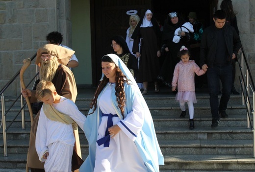 "Holy Wins" - święci odwiedzili parafię w Wieprzu koło Żywca