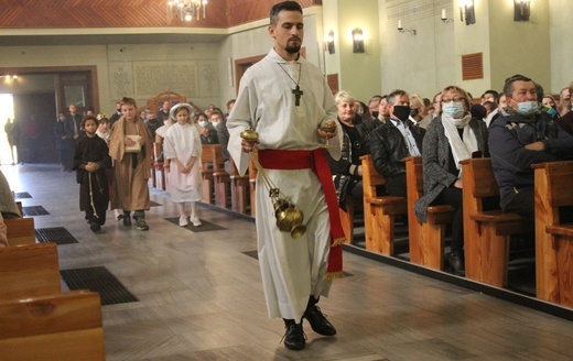 "Holy Wins" - święci odwiedzili parafię w Wieprzu koło Żywca