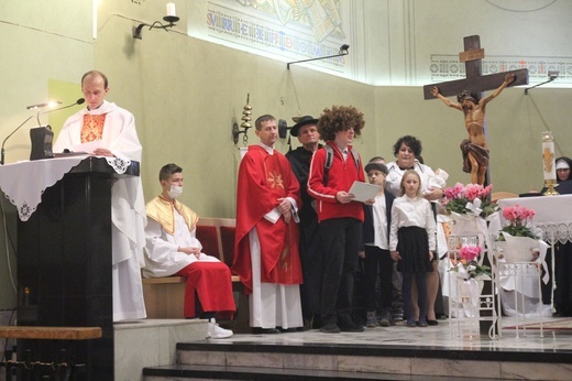 "Holy Wins" - święci odwiedzili parafię w Wieprzu koło Żywca