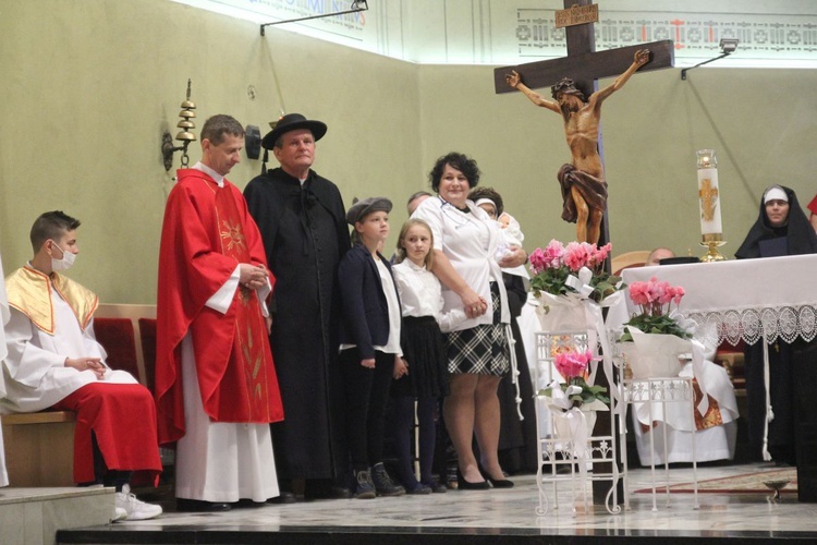 "Holy Wins" - święci odwiedzili parafię w Wieprzu koło Żywca