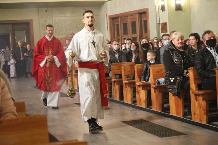 "Holy Wins" - święci odwiedzili parafię w Wieprzu koło Żywca