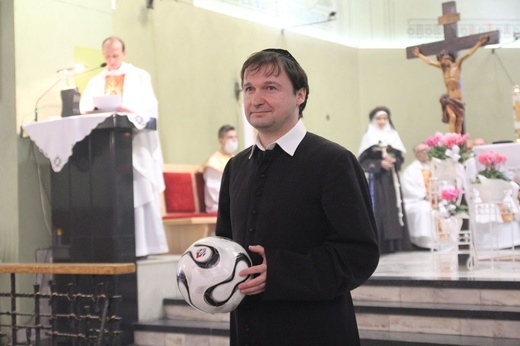 "Holy Wins" - święci odwiedzili parafię w Wieprzu koło Żywca