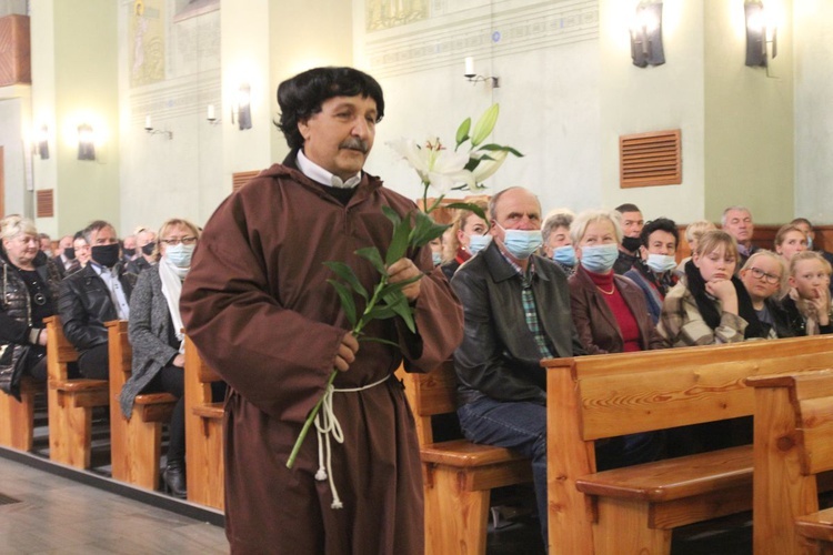 "Holy Wins" - święci odwiedzili parafię w Wieprzu koło Żywca