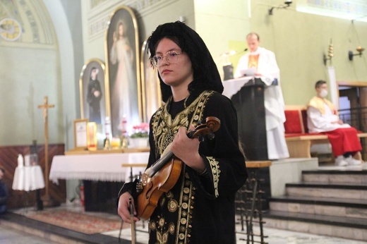 "Holy Wins" - święci odwiedzili parafię w Wieprzu koło Żywca
