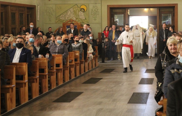 "Holy Wins" - święci odwiedzili parafię w Wieprzu koło Żywca