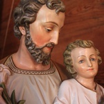 Sokołowo Włościańskie. Figura św. Józefa z Dzieciątkiem