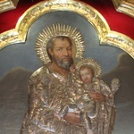 Obory. Obraz św. Józefa w ołtarzu bocznym sanktuarium. Przed tym obrazem 19 marca 2021 r. biskup Piotr Libera zawierzył diecezję płocką Opiekunowi Kościoła Powszechnego