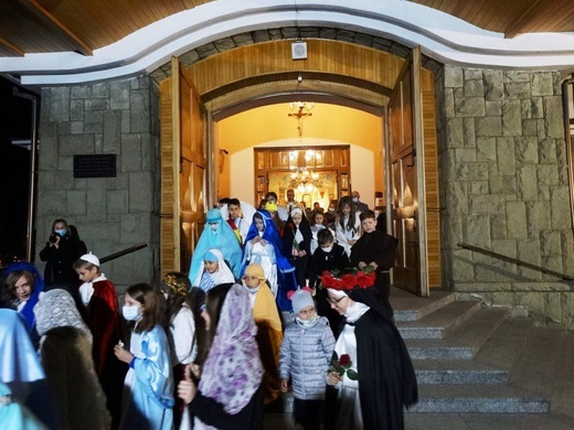 Korowód Świętych uśmiechniętych w parafii św. Michała Archanioła w Leśnej - 2021