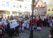 ▲	Wydarzenie zakończyła wielka zabawa w centrum miasta.