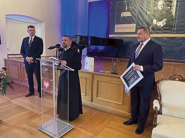 Ksiądz Piotr Tylec – laureat w kategorii publikacji książkowej.