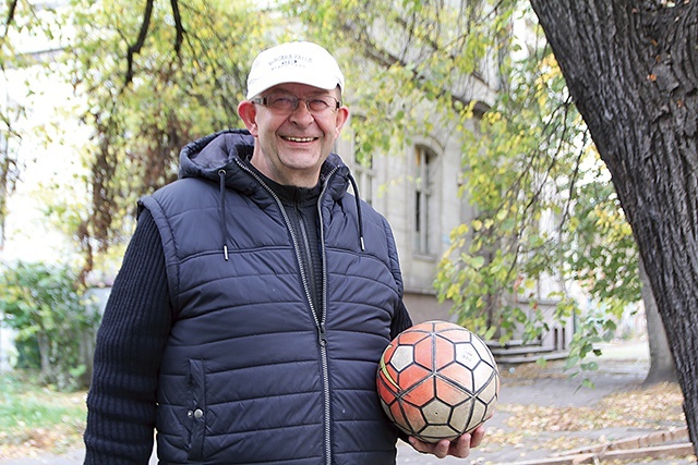 Zawodnicy z Fiołkowej zgodnie twierdzą: – Nic by się nie udało bez naszego kapelana.