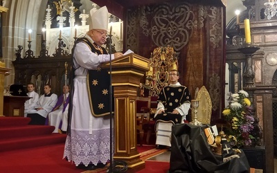 Wawel. Procesja żałobna do grobów królewskich