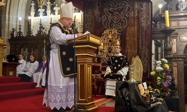 Wawel. Procesja żałobna do grobów królewskich