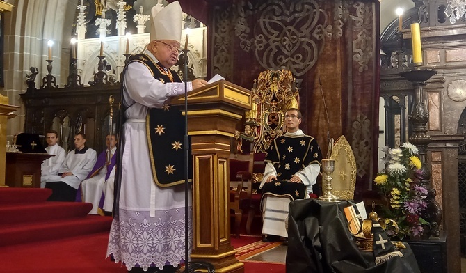 Wawel. Procesja żałobna do grobów królewskich