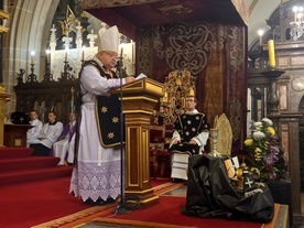 Wawel. Procesja żałobna do grobów królewskich