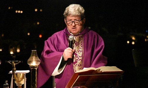 Mszy św. na witomińskim cmentarzu przewodniczył o. Edward Pracz.
