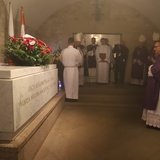 Procesja do grobów królewskich w katedrze na Wawelu