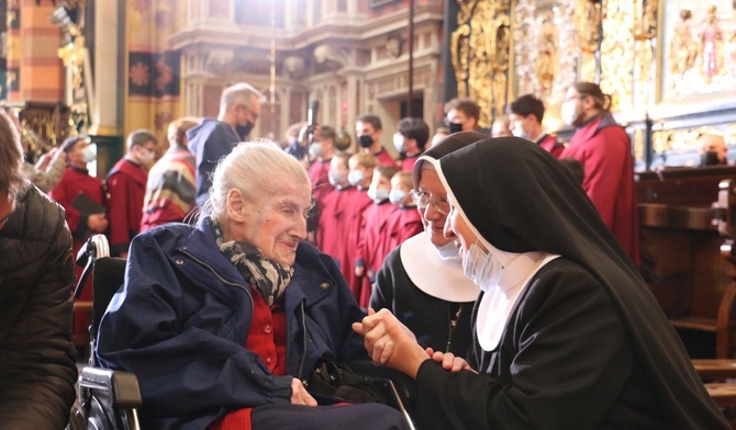 Dr Półtawska: Trzymajcie się Boga i ojczyzny