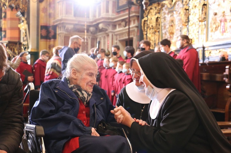 Dr Półtawska: Trzymajcie się Boga i ojczyzny