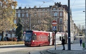 Tramwaj z ks. Machą przewozi pasażerów