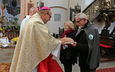 Od 40 lat są dobrzy jak chleb. Niestrudzenie pomagają ubogim