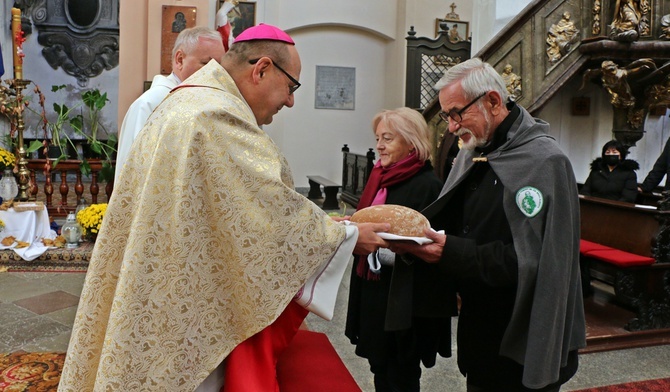 Od 40 lat są dobrzy jak chleb. Niestrudzenie pomagają ubogim